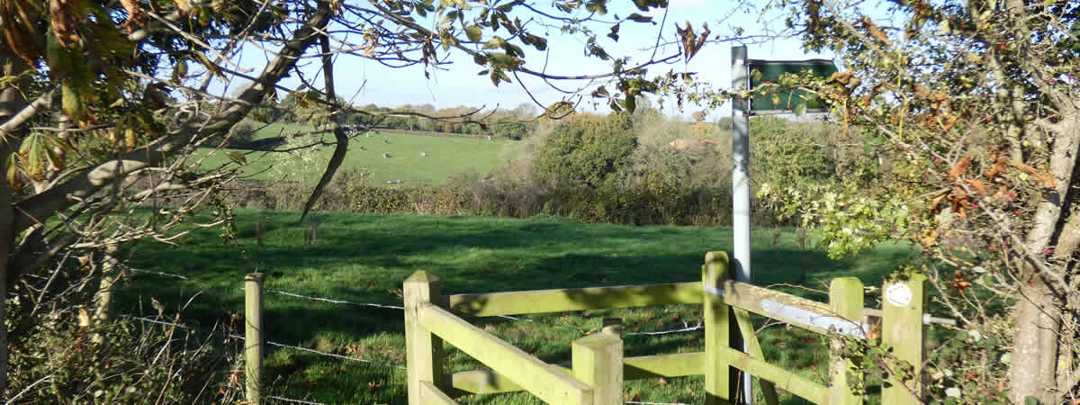 Style leading to public footpath from Highbury Playing Fields